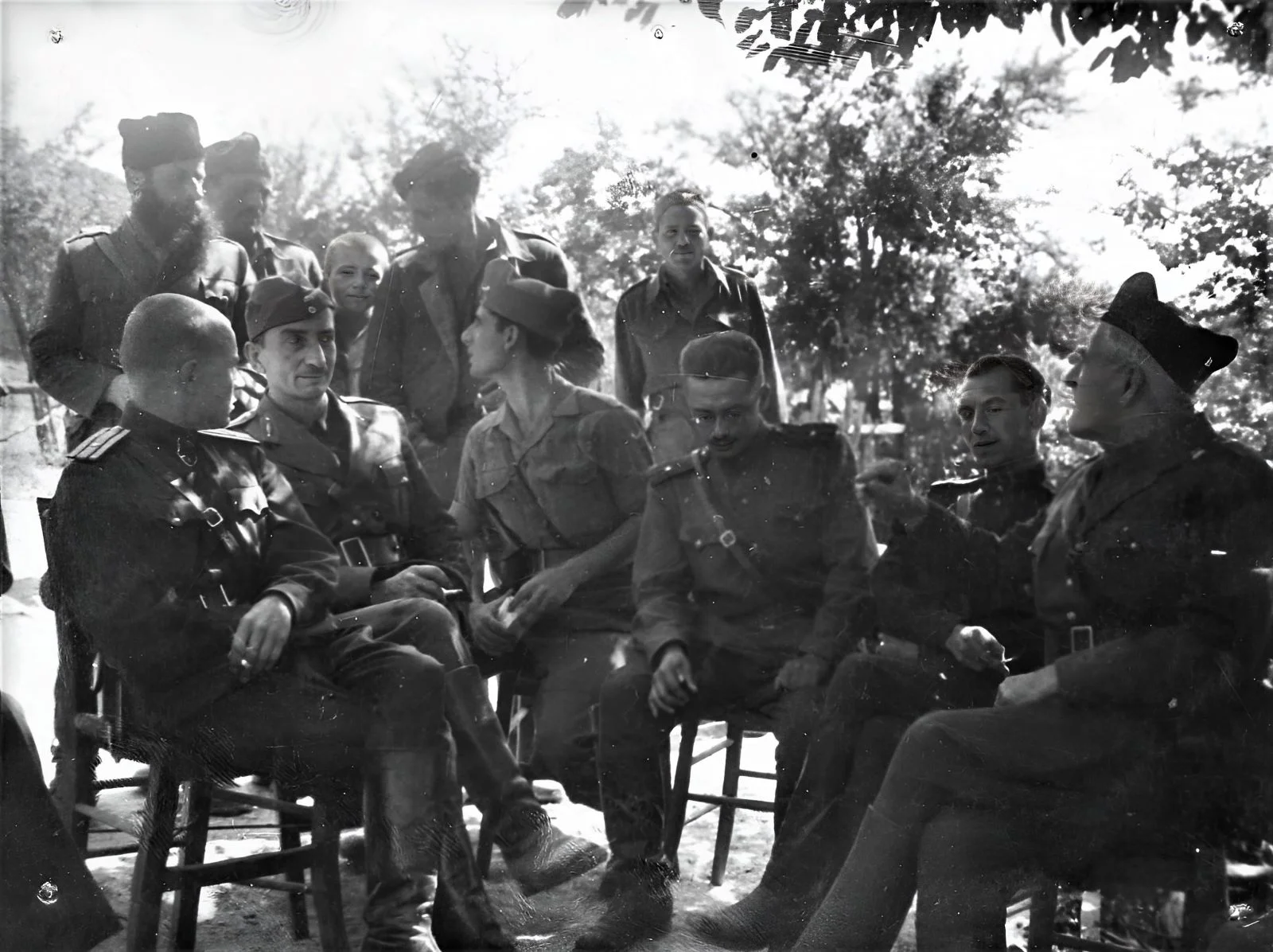 Советская военная миссия в штаб-квартире ЭЛАС на горе Вермио, 1944 год. / Государственный архив Республики Северная Македония. (Фото является общественным достоянием)