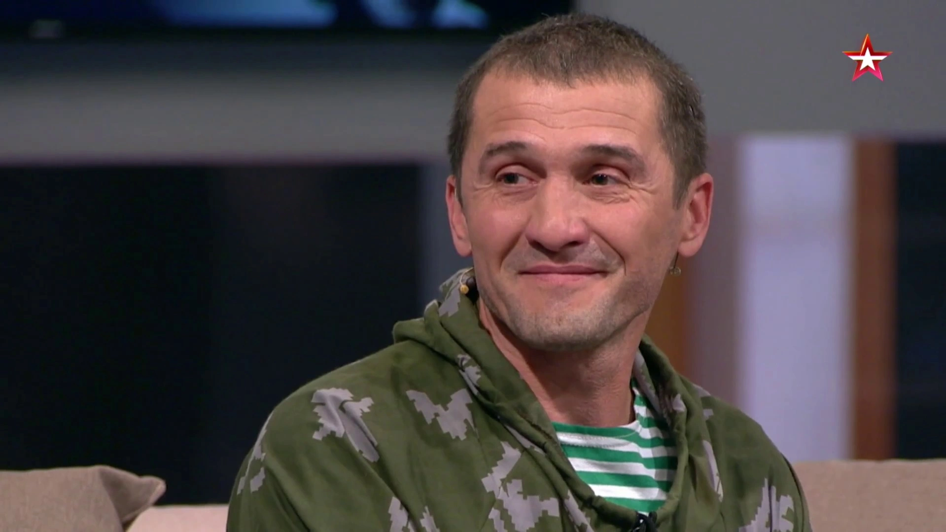 На снимке: один из героев рассказа, герой СВО, боец с позывным «Луч». / Фото: кадр из передачи «Ищу своих» на телеканале «Звезда»